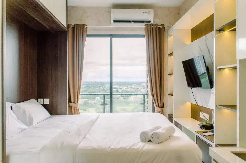 Legok: Modern and Cozy Studio at Sky House BSD Apartment