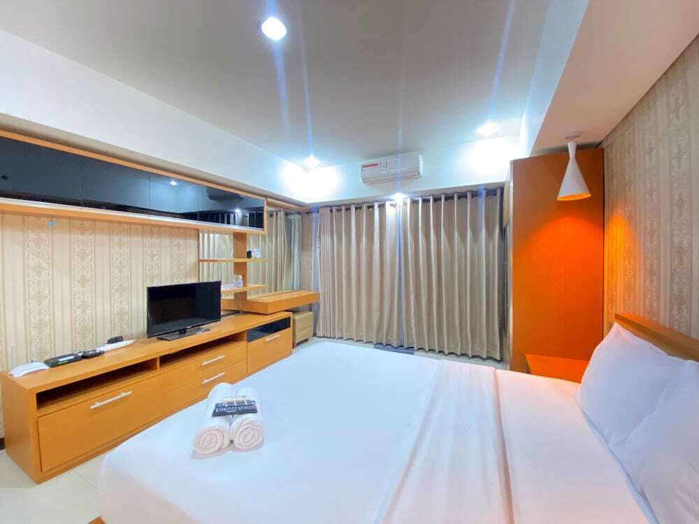 Comfy Studio Apartment at Tamansari La Grande with City View — фото 1