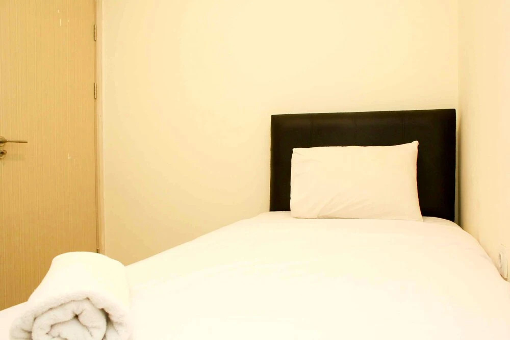 Сибату: Spacious 2BR with Kitchen Room at Meikarta Apartment