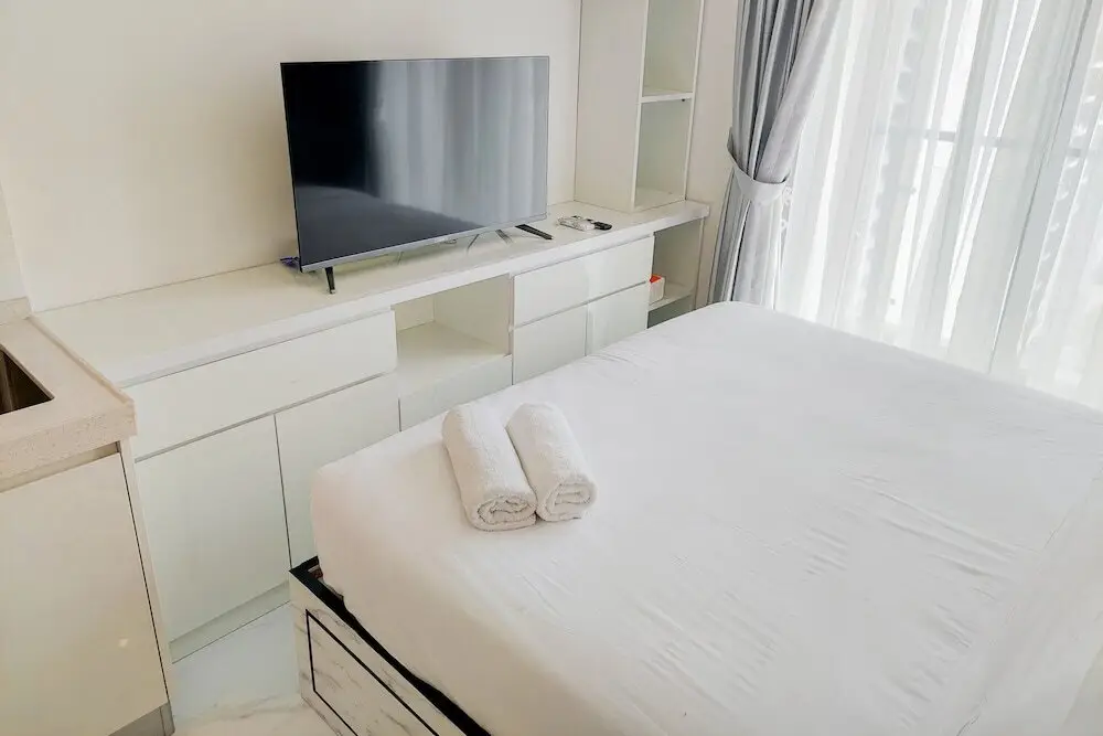 Legok: Cozy Living and Comfort Studio at Sky House BSD Apartment