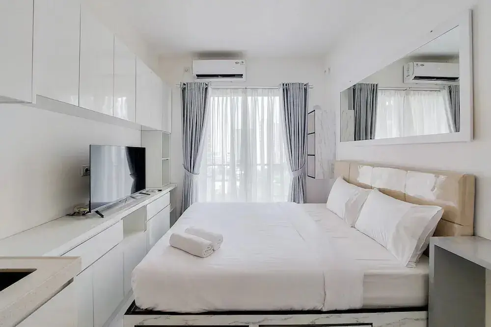 Legok: Cozy Living and Comfort Studio at Sky House BSD Apartment