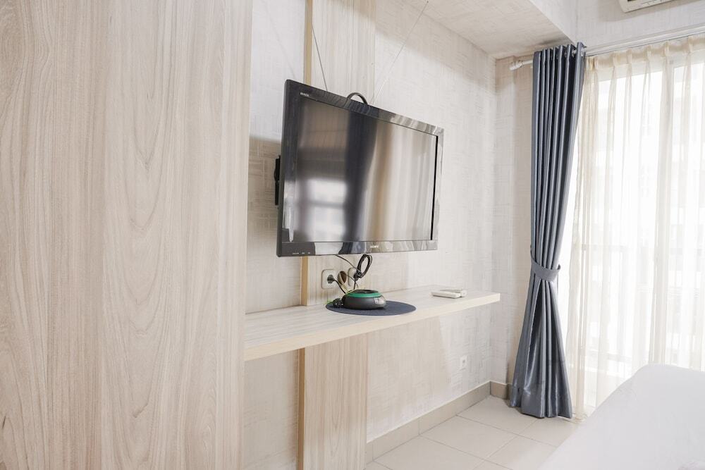 Legok: Elegant and Comfy Studio at Saveria Apartment