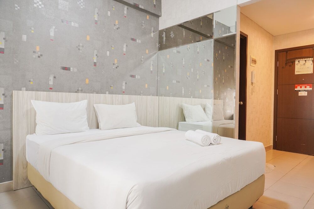 Legok: Elegant and Comfy Studio at Saveria Apartment