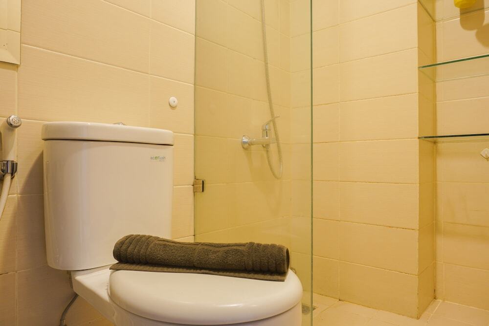 Legok: Elegant and Comfy Studio at Saveria Apartment