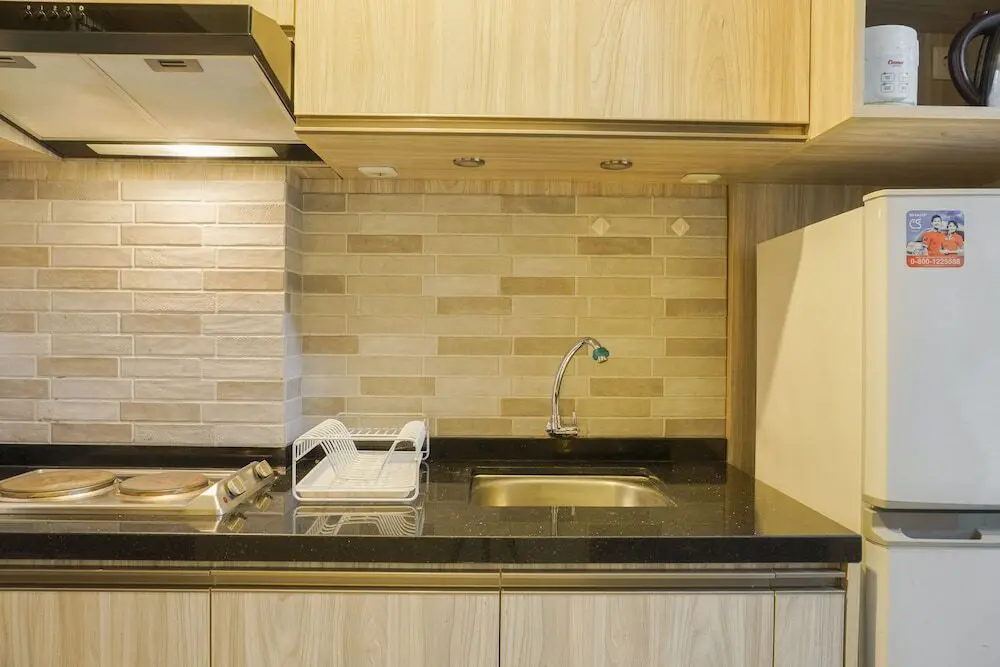 Legok: Elegant and Comfy Studio at Saveria Apartment