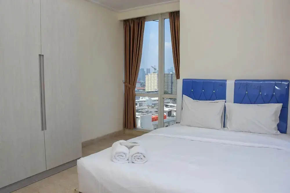 Джакарта: Nice and Spacious 3BR at Menteng Park Apartment