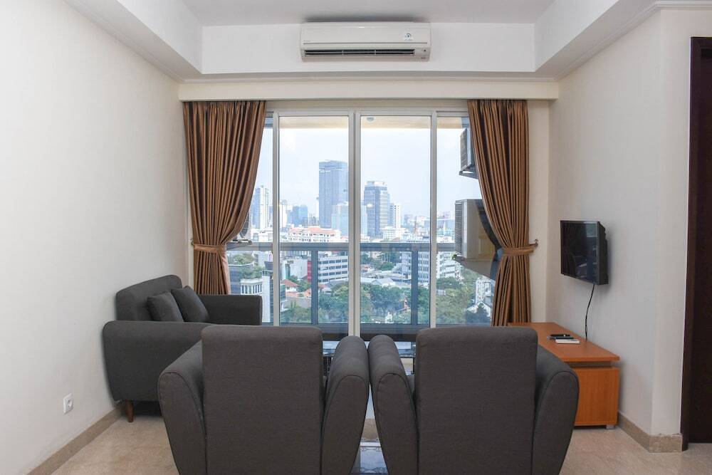Джакарта: Nice and Spacious 3BR at Menteng Park Apartment