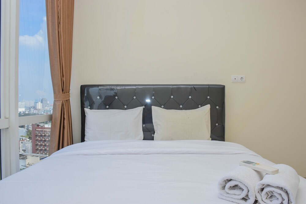 Джакарта: Nice and Spacious 3BR at Menteng Park Apartment