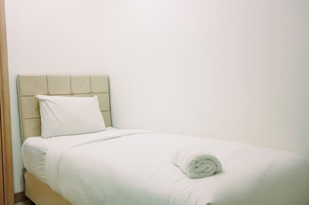 Тангеранг: Spacious and Nice 3BR at Hillcrest House Apartment