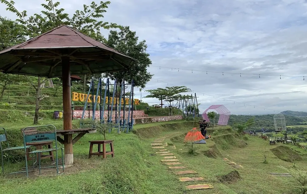 Батуретно: Camping Ground Bukit Tinatar