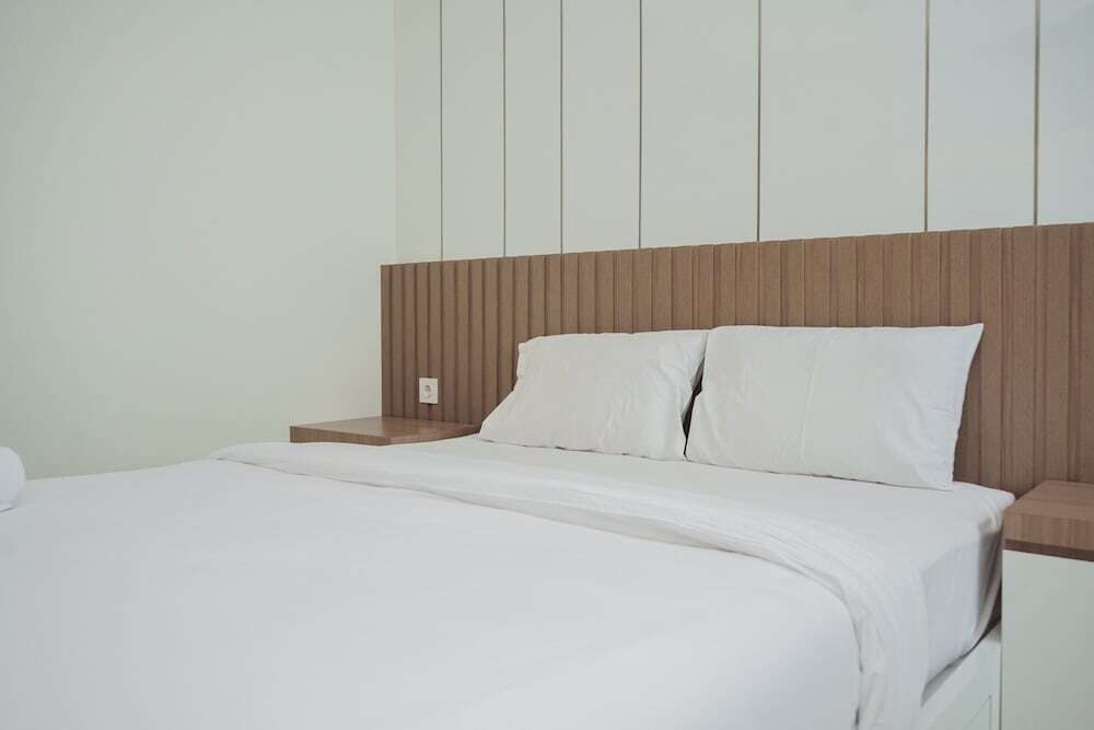 Legok: Comfort And Cozy Studio Apartment At B Residence By Travelio