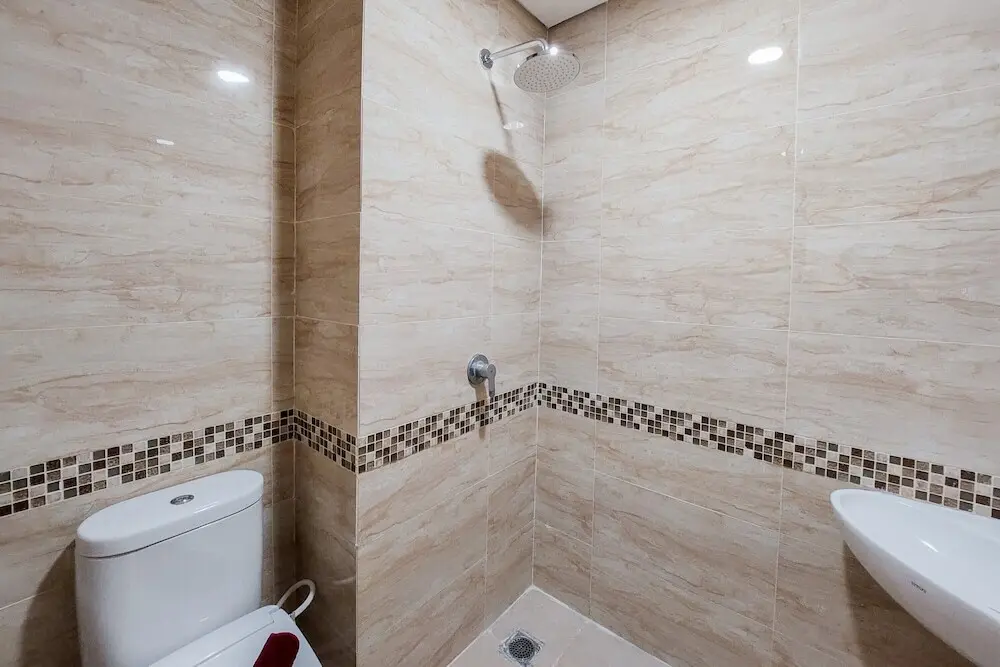 Legok: Comfort And Cozy Studio Apartment At B Residence By Travelio