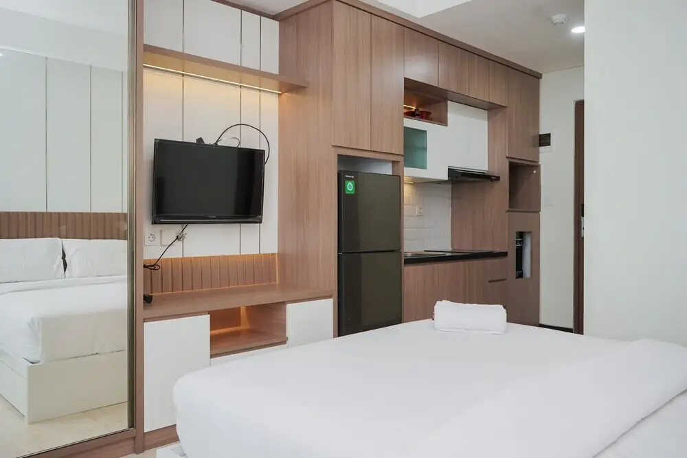 Legok: Comfort And Cozy Studio Apartment At B Residence By Travelio