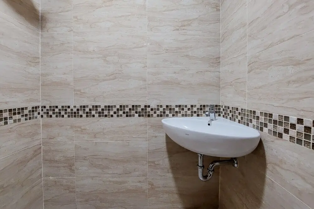 Legok: Comfort And Cozy Studio Apartment At B Residence By Travelio
