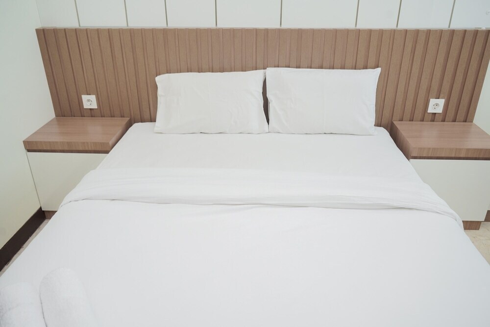 Legok: Comfort And Cozy Studio Apartment At B Residence By Travelio