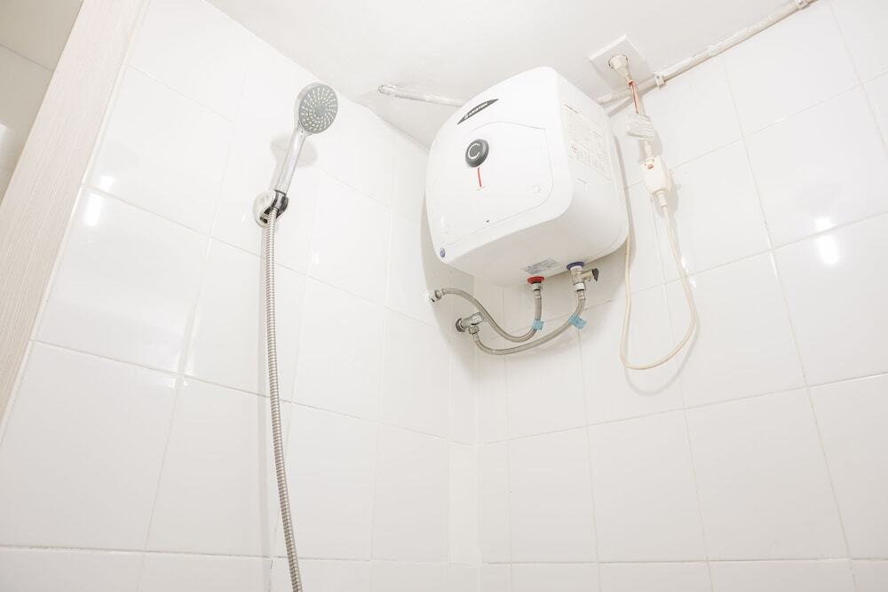 Джакарта: Comfort Living And Minimalist 1Br At Bassura City Apartment