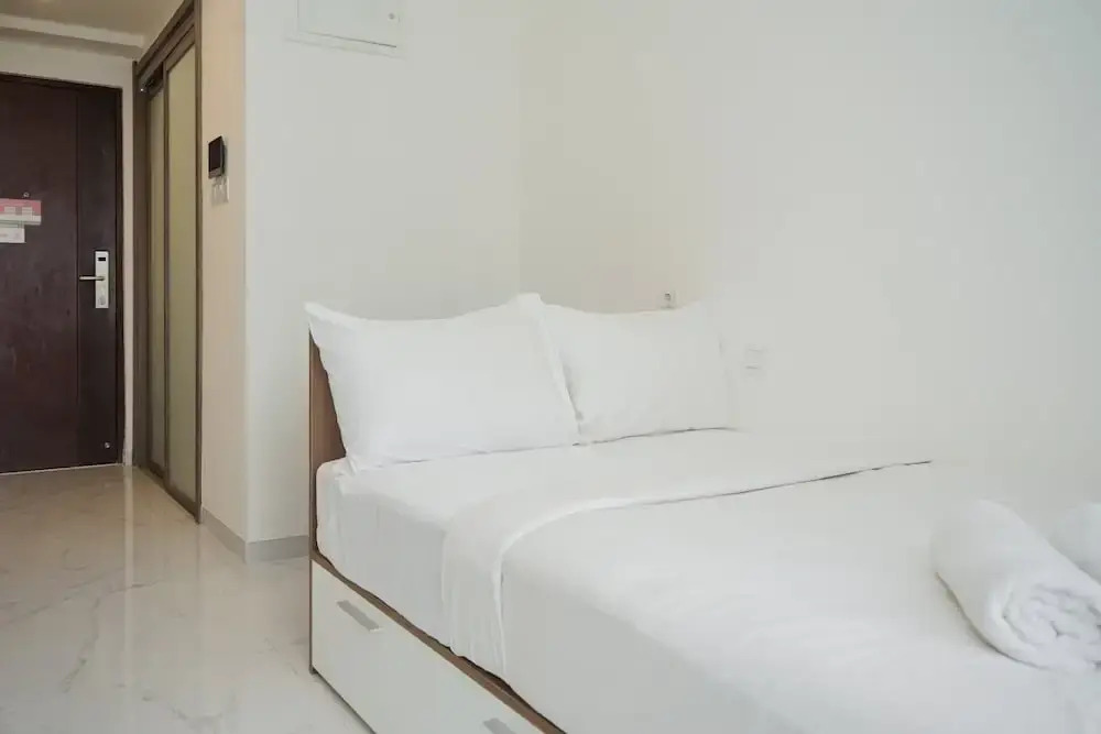 Legok: Studio Apartment At Sky House Bsd With Cozy Design