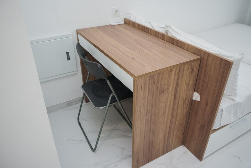 Legok: Studio Apartment At Sky House Bsd With Cozy Design