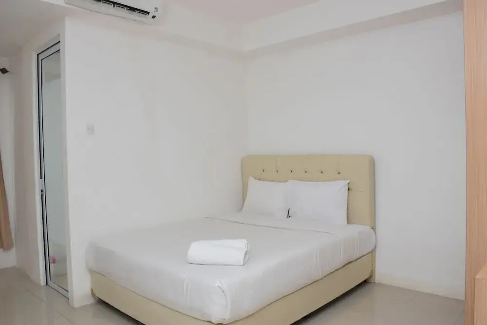 Cozy And Strategic Studio At Bassura City Apartment — фото 1
