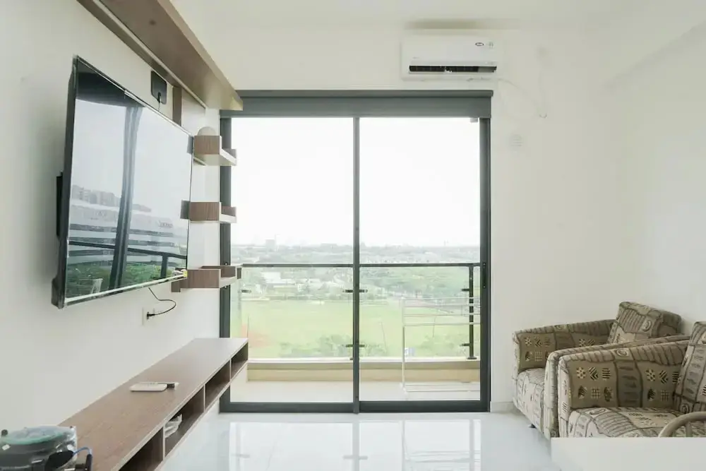 Legok: Homey And Cozy Living 2Br At Sky House Bsd Apartment