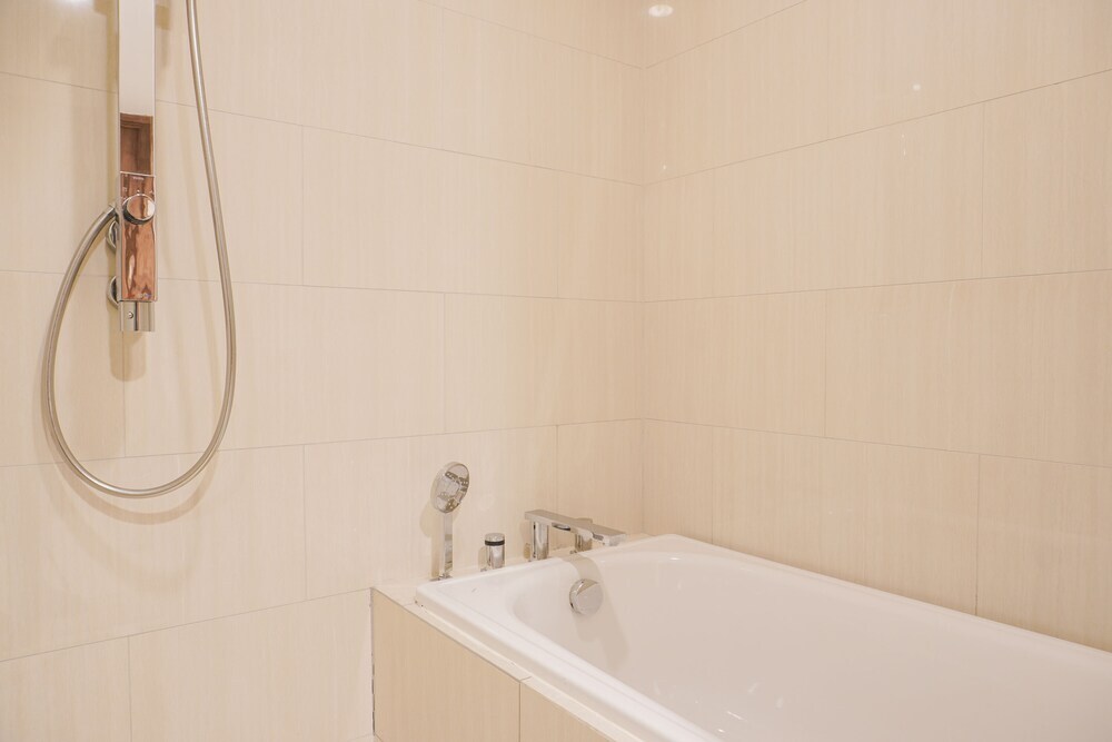 Джакарта: Nice And Elegant 1Br At Branz Simatupang Apartment
