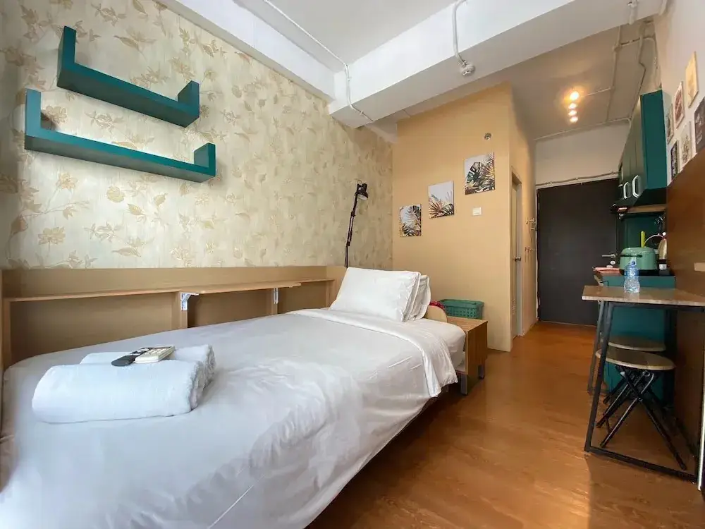 Бандунг: Bohemian Beauty Studio Room At Grand Asia Afrika Apartment