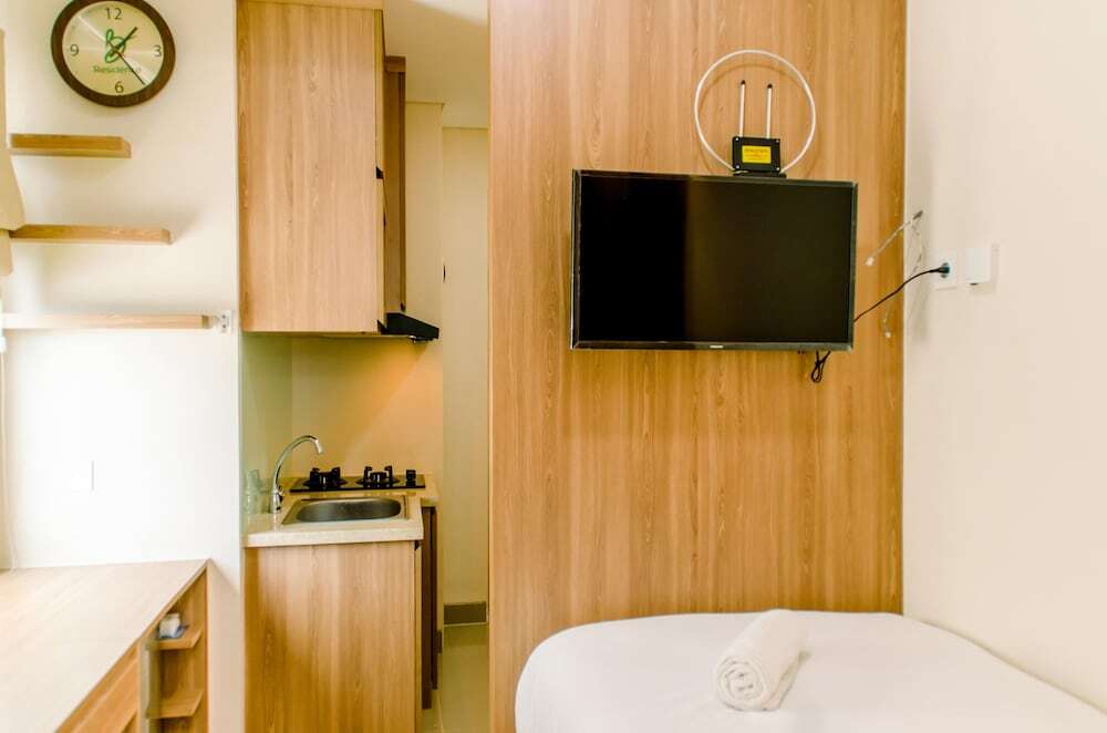 Legok: Homey And Compact Studio Apartment At B Residence