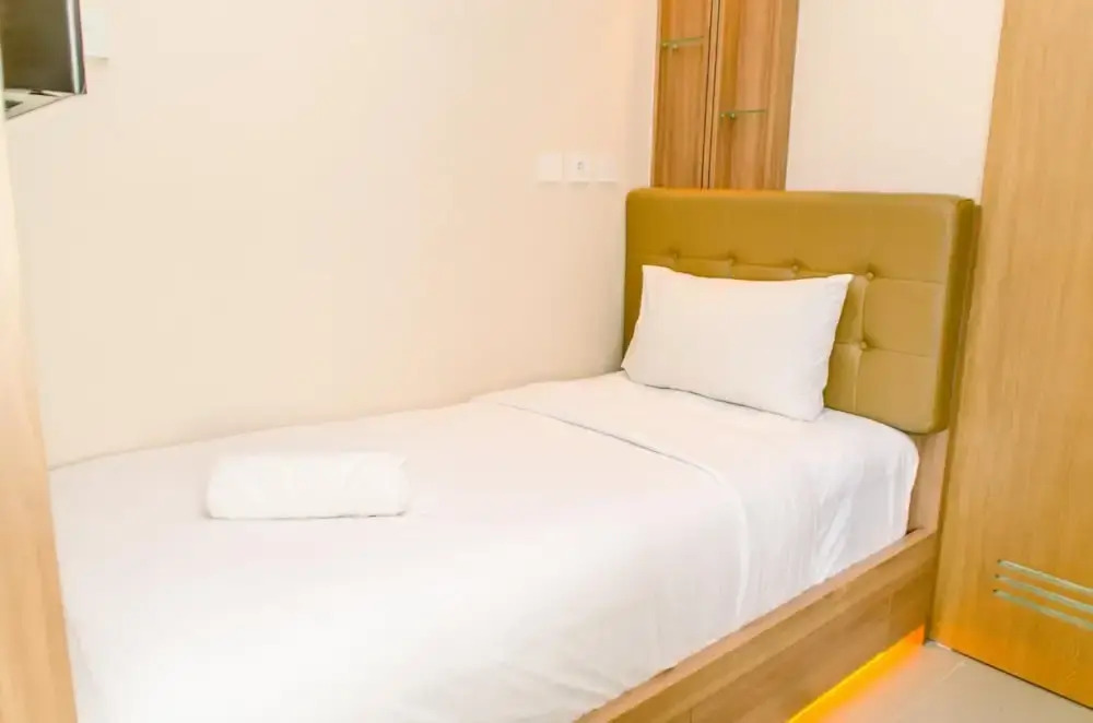 Legok: Homey And Compact Studio Apartment At B Residence