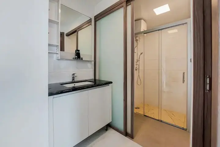Legok: Fully Furnished With Modern Design 2Br At Sky House Bsd Apartment