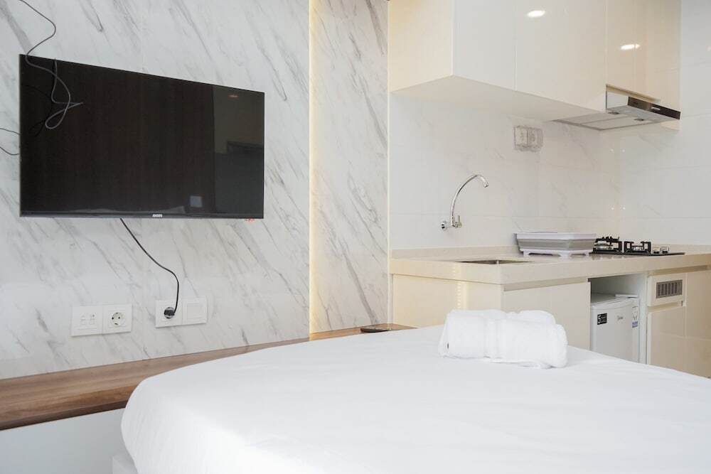 Legok: Cozy And Minimalist Studio Room At Sky House Bsd Apartment