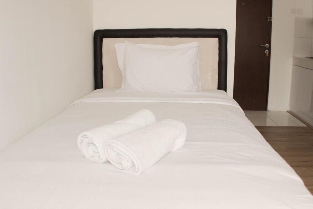 Чикаранг: Comfy And Tidy Studio At Riverview Jababeka Apartment