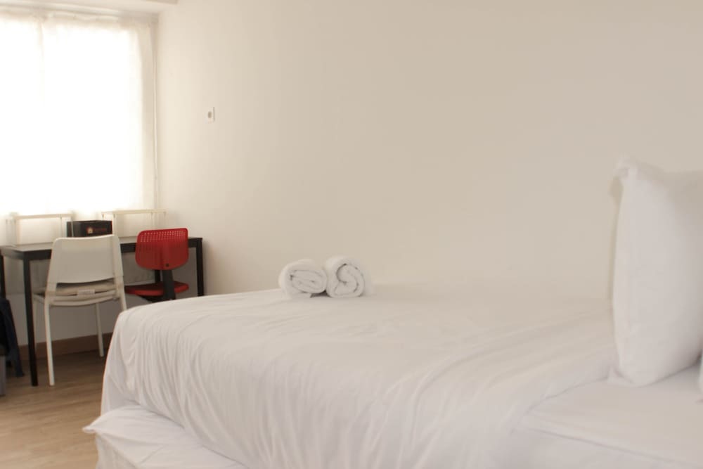 Чикаранг: Comfy And Tidy Studio At Riverview Jababeka Apartment