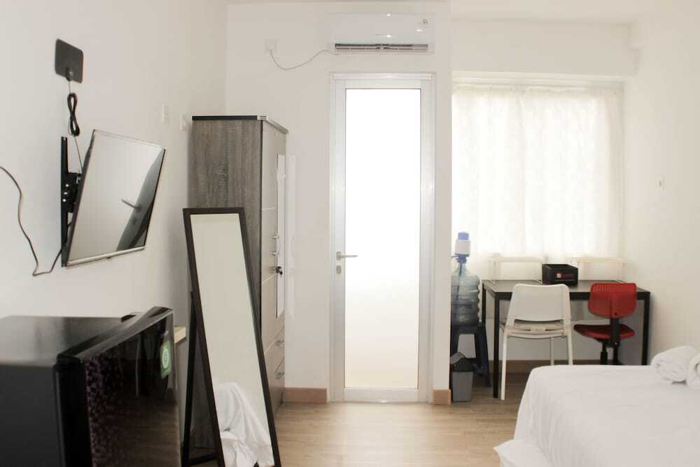 Чикаранг: Comfy And Tidy Studio At Riverview Jababeka Apartment