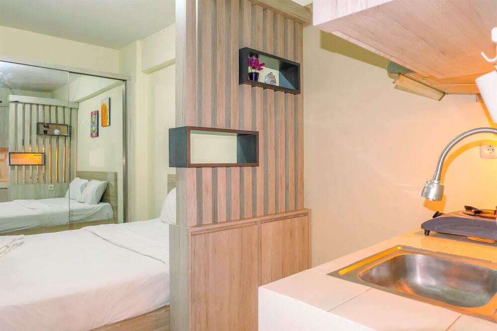 Депок: Best and Simply Homey Studio Cinere Resort Apartment
