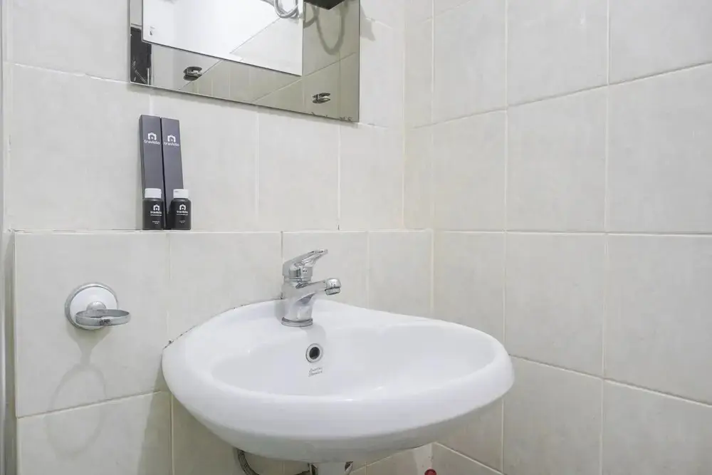 Джакарта: Well Appointed 1Br At The Wave Kuningan Apartment