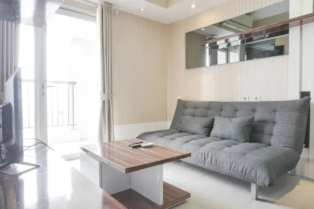 Джакарта: Well Appointed 1Br At The Wave Kuningan Apartment