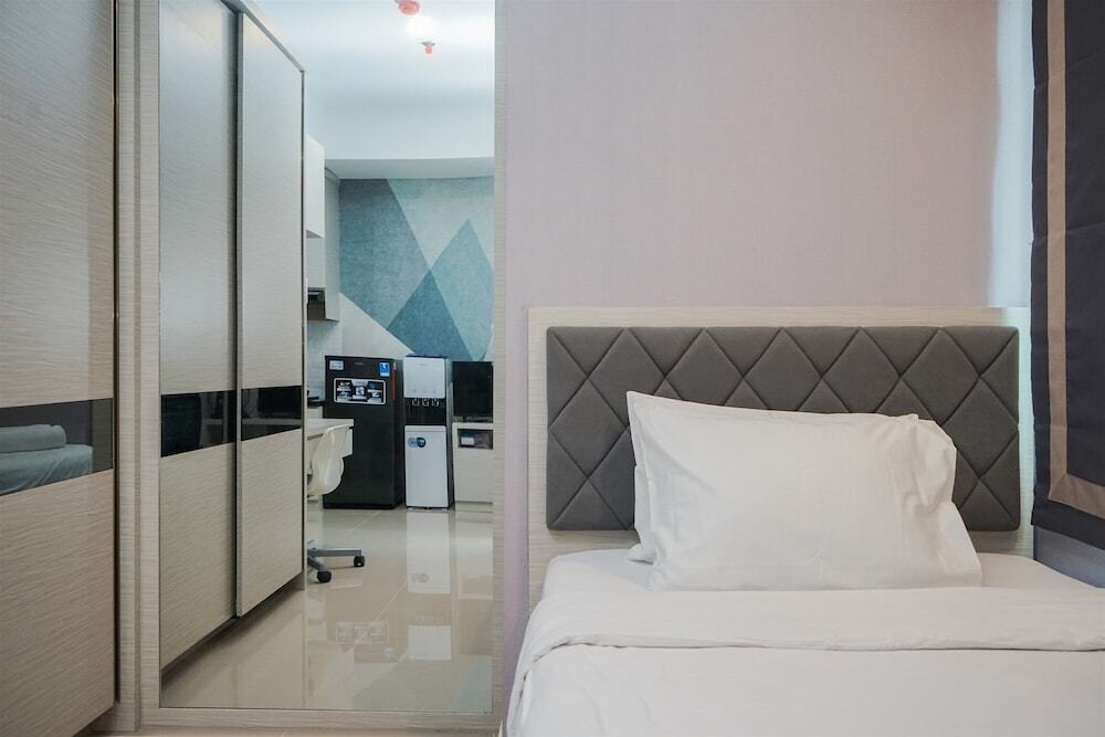 Legok: Fancy And Comfy Studio At B Residence Apartment