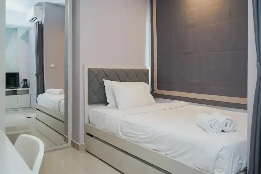Legok: Fancy And Comfy Studio At B Residence Apartment