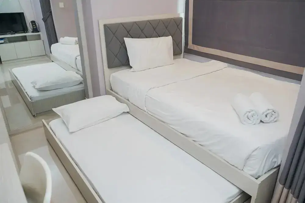 Fancy And Comfy Studio At B Residence Apartment — фото 1