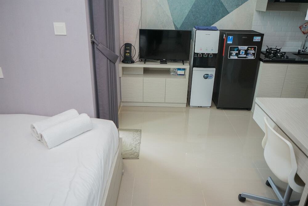 Legok: Fancy And Comfy Studio At B Residence Apartment