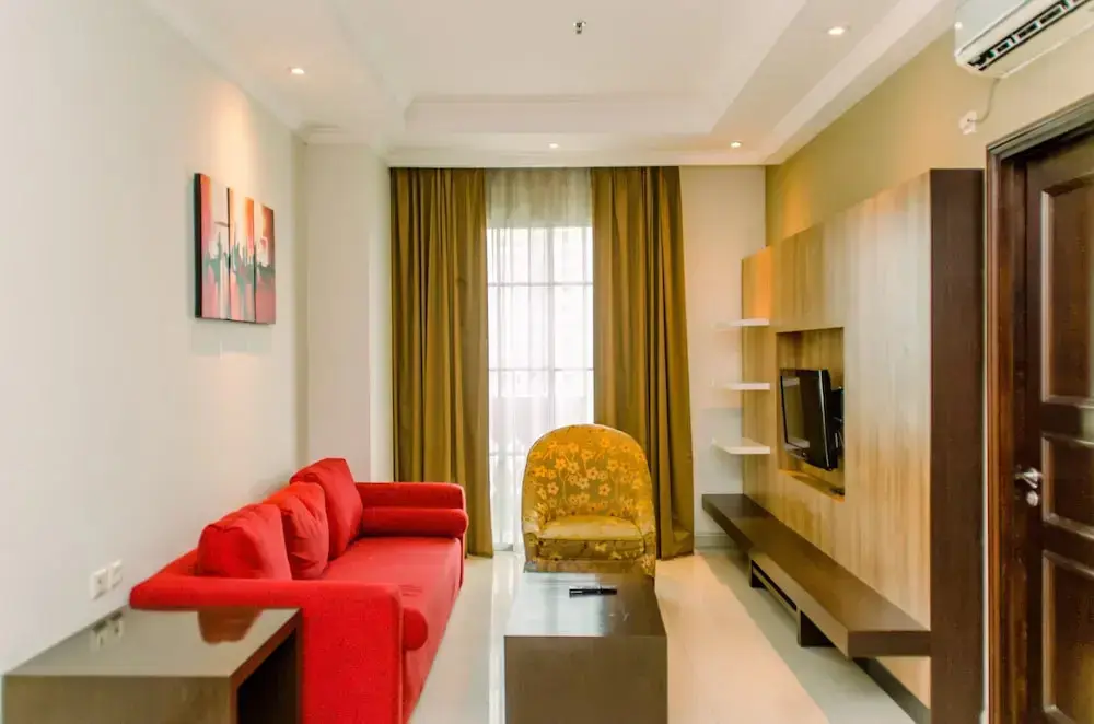 Джакарта: Cozy Living 1Br The Bellezza Apartment