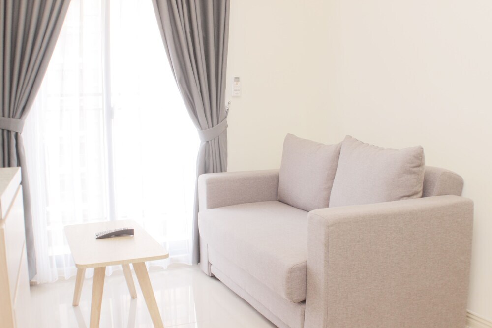 Сибату: Serene And Cozy 2Br At Meikarta Apartment
