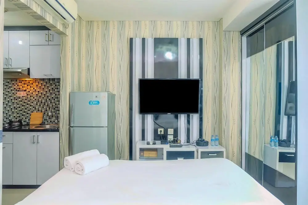 Джакарта: Comfort Studio Apartment At Woodland Park Residence