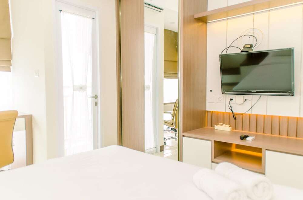 Legok: Fancy Studio Apartment At B Residence