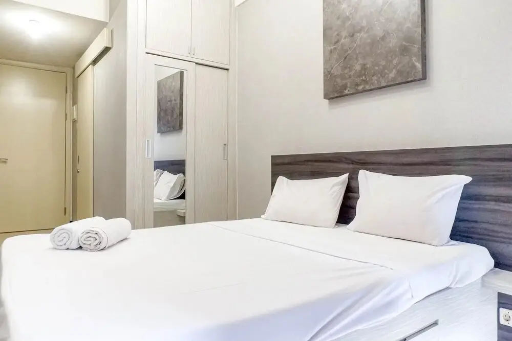 Сурабая: Modern Minimalist Studio Apartment At East Coast Mansion