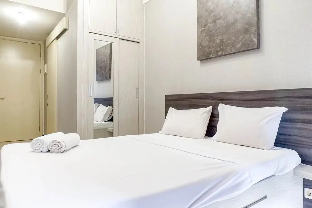 Сурабая: Modern Minimalist Studio Apartment At East Coast Mansion
