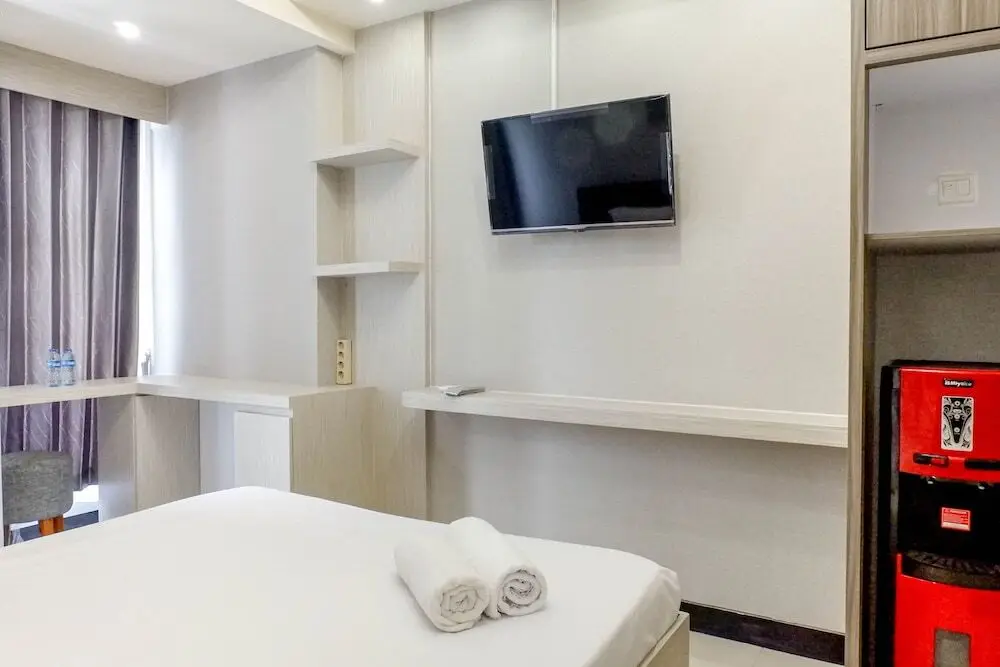 Сурабая: Modern Minimalist Studio Apartment At East Coast Mansion
