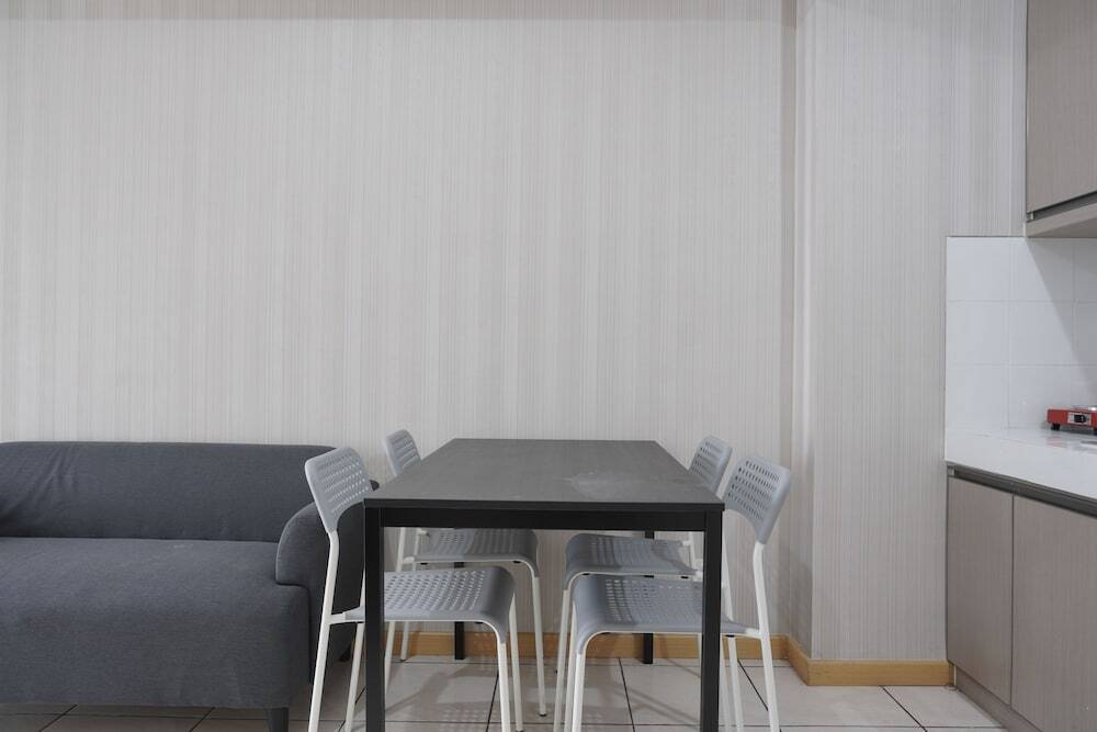 Legok: Warm And Comfy 2Br Apartment At M-Town Residence