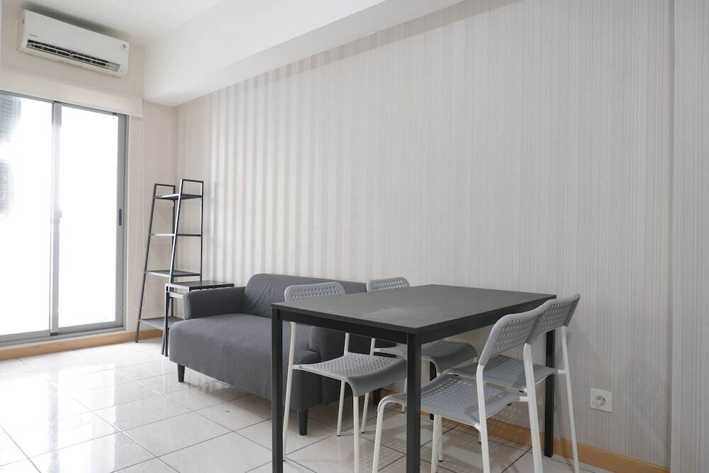 Legok: Warm And Comfy 2Br Apartment At M-Town Residence