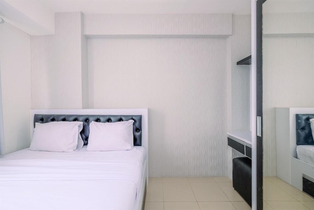 Джакарта: Comfort And Spacious 2Br At Bassura City Apartment